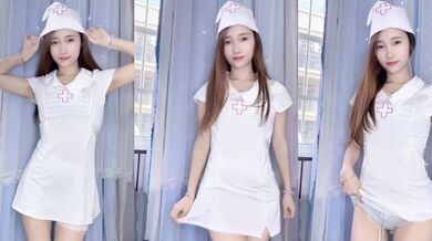 快手极品少妇 莲妹妹 与金主视频自慰泄密流出 双指插穴淫水四溢 线下被打桩无套猛操！